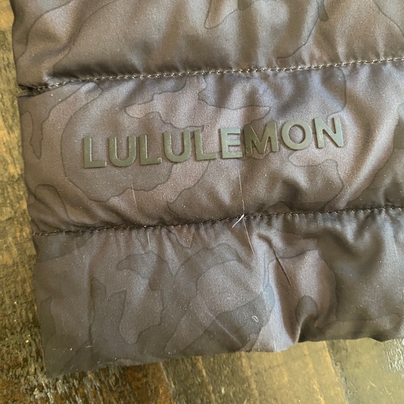 Lululemon Pack it Down Jacket Sz 12 Camo - Picture 6 of 6